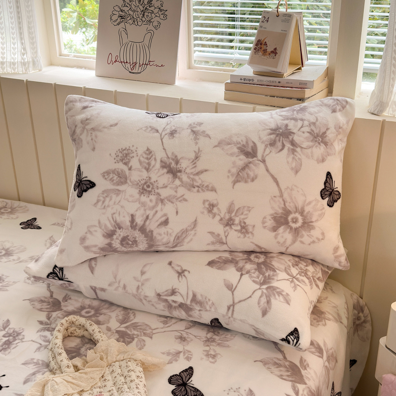 Navlaka za jastuk od velūra – Milk Velvet; Marke: Zhuang jie; Glavni materijal: 99% poliester; Materijal: velur; Proces tkanja: tisak; Reaktivni tisak i bojanje; Privatna marka: Da; Kategorija: Navlaka za jastuk