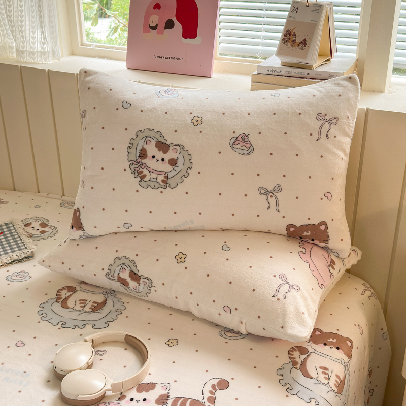 Navlaka za jastuk od velūra – Milk Velvet; Marke: Zhuang jie; Glavni materijal: 99% poliester; Materijal: velur; Proces tkanja: tisak; Reaktivni tisak i bojanje; Privatna marka: Da; Kategorija: Navlaka za jastuk