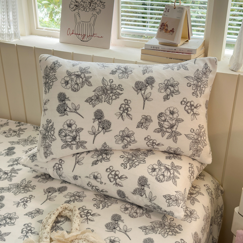 Navlaka za jastuk od velūra – Milk Velvet; Marke: Zhuang jie; Glavni materijal: 99% poliester; Materijal: velur; Proces tkanja: tisak; Reaktivni tisak i bojanje; Privatna marka: Da; Kategorija: Navlaka za jastuk