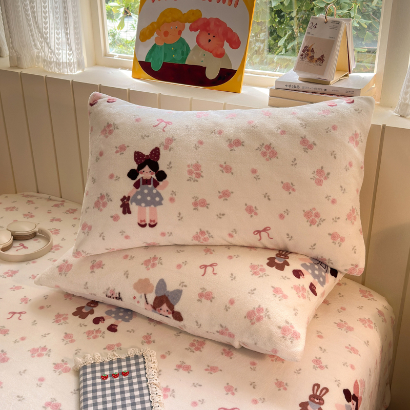 Navlaka za jastuk od velūra – Milk Velvet; Marke: Zhuang jie; Glavni materijal: 99% poliester; Materijal: velur; Proces tkanja: tisak; Reaktivni tisak i bojanje; Privatna marka: Da; Kategorija: Navlaka za jastuk