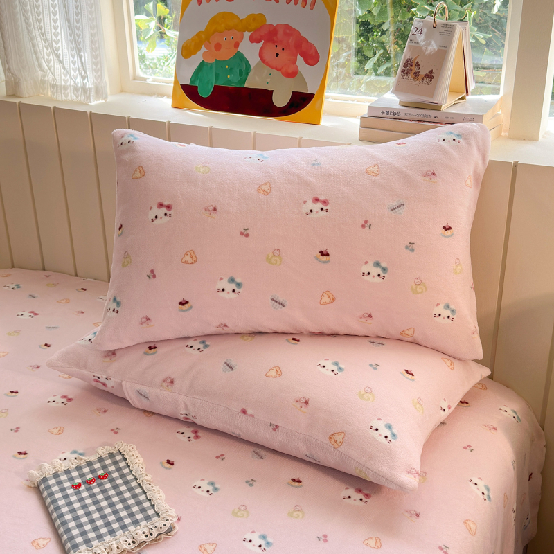 Navlaka za jastuk od velūra – Milk Velvet; Marke: Zhuang jie; Glavni materijal: 99% poliester; Materijal: velur; Proces tkanja: tisak; Reaktivni tisak i bojanje; Privatna marka: Da; Kategorija: Navlaka za jastuk