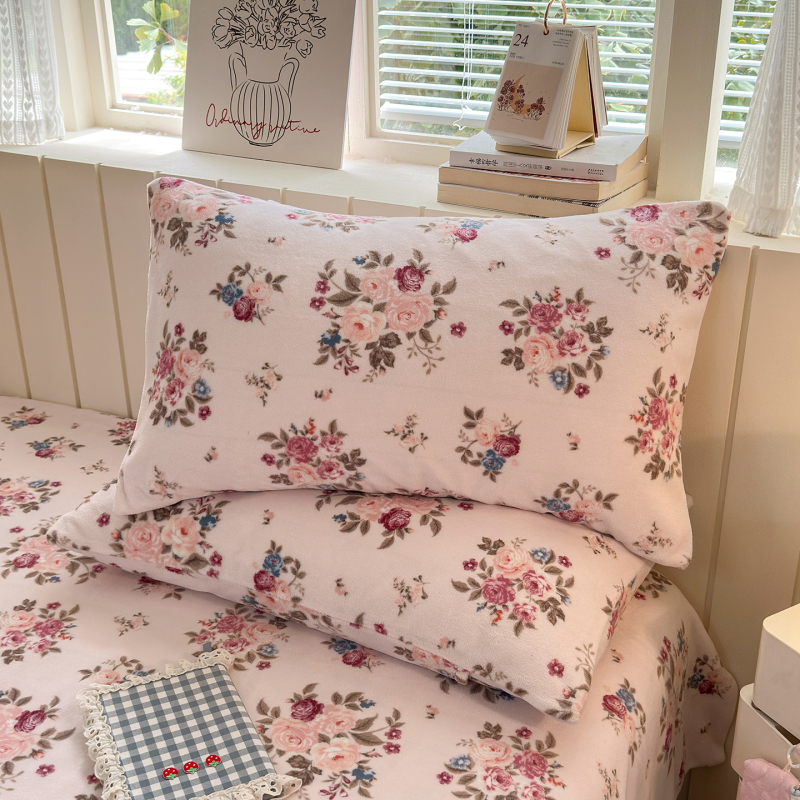 Navlaka za jastuk od velūra – Milk Velvet; Marke: Zhuang jie; Glavni materijal: 99% poliester; Materijal: velur; Proces tkanja: tisak; Reaktivni tisak i bojanje; Privatna marka: Da; Kategorija: Navlaka za jastuk