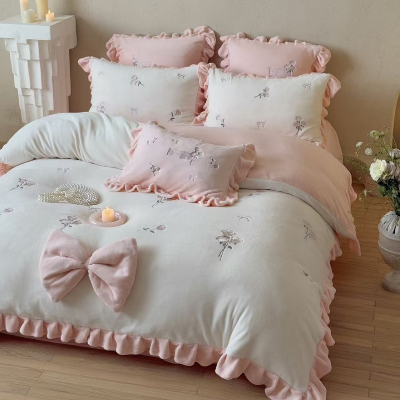 Milk velvet četverodijelni set posteljine s izvezom, dvostrani velur prekrivač za duvets, zimska toplina, uzorak biljaka i cvijeća