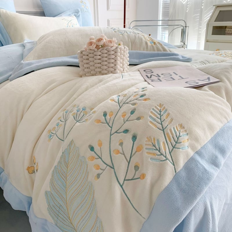 Milk velvet četverodijelni set posteljine s izvezom, dvostrani velur prekrivač za duvets, zimska toplina, uzorak biljaka i cvijeća