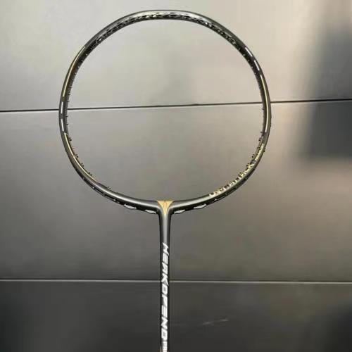 Weixiang PRO reketa za badminton, karbonski okvir, najlonske žice, težina 85–89 g, direktan udarac
