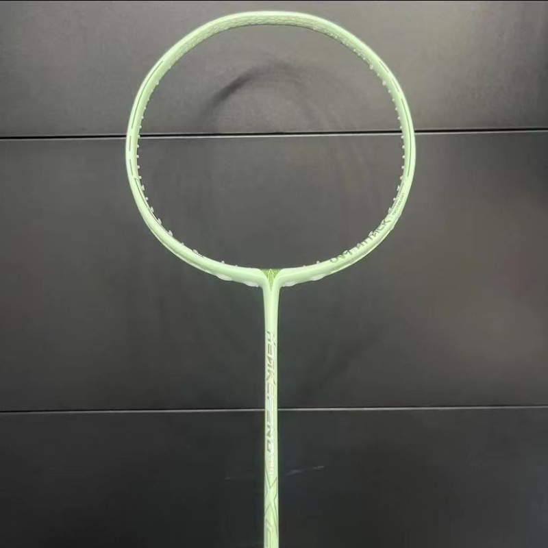Weixiang PRO reketa za badminton, karbonski okvir, najlonske žice, težina 85–89 g, direktan udarac