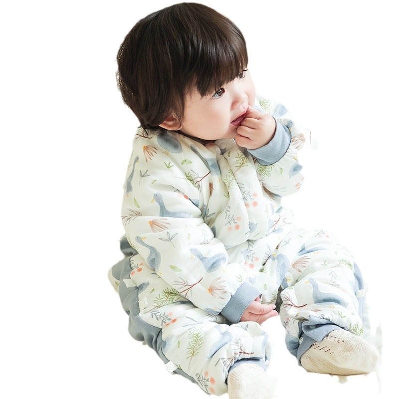 1-3 éveseknek szóló alvózsák állandó hőmérséklet funkcióval, bambusz rostból készült anyag, pamut bélés, téli–ősz használatra