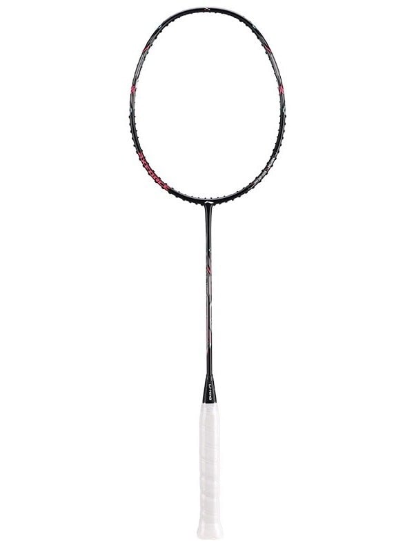 Li-Ning Badmintono raketė – anglies pluošto rėmas, svoris 80–84 g, rankenos storis G5, raketės tipas: tiesus, tinkama pradedantiesiems ir vidutiniams, badmintonui ir stalo tenisui