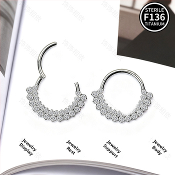 Unisex auskarai iš titano lydinio — geometrinė forma, krištolai, aplinkai draugiška apdorojimas, asmeninis mados stilius