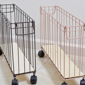 Пасторална метална кошница за съхранение с колела за пътуване