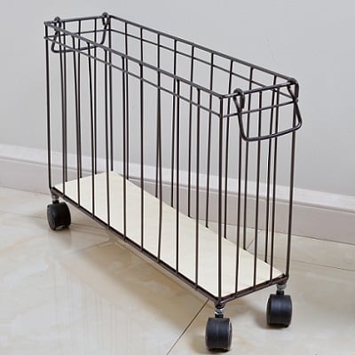 Пасторална метална кошница за съхранение с колела за пътуване