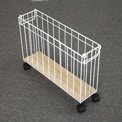 Пасторална метална кошница за съхранение с колела за пътуване