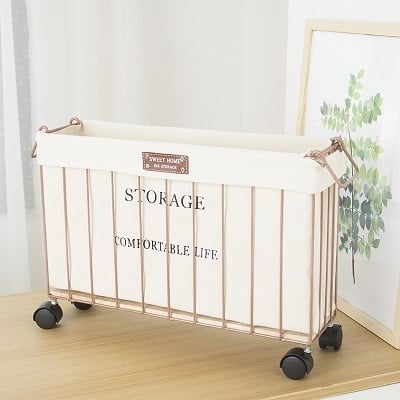 Пасторална метална кошница за съхранение с колела за пътуване