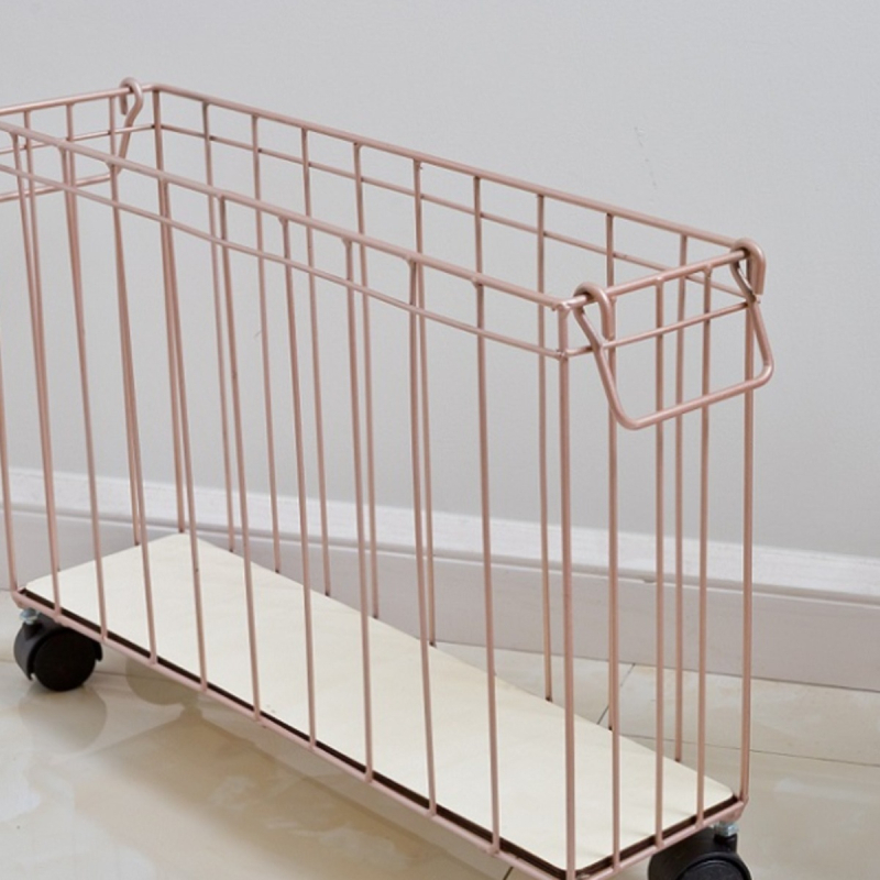 Пасторална метална кошница за съхранение с колела за пътуване