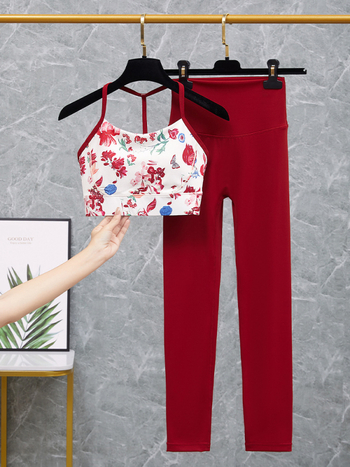 Moterų sporto jogos komplektas su integruota krūtinės pagalvėle ir kelnėmis — greitas džiūvimas, kvėpuojantis, ultra lengvas, drėgmės šalinimas