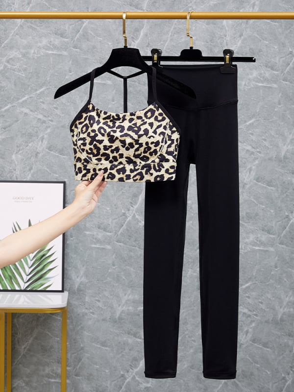 Moterų sporto jogos komplektas su integruota krūtinės pagalvėle ir kelnėmis — greitas džiūvimas, kvėpuojantis, ultra lengvas, drėgmės šalinimas