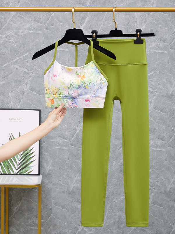 Moterų sporto jogos komplektas su integruota krūtinės pagalvėle ir kelnėmis — greitas džiūvimas, kvėpuojantis, ultra lengvas, drėgmės šalinimas