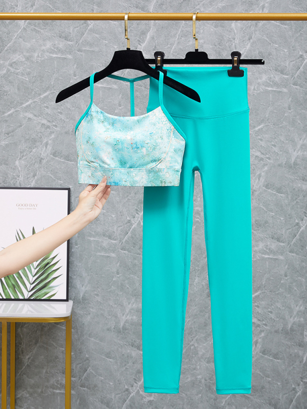 Moterų sporto jogos komplektas su integruota krūtinės pagalvėle ir kelnėmis — greitas džiūvimas, kvėpuojantis, ultra lengvas, drėgmės šalinimas