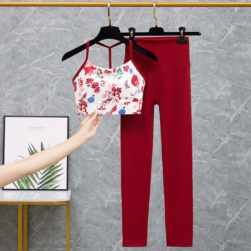 Moterų sporto jogos komplektas su integruota krūtinės pagalvėle ir kelnėmis — greitas džiūvimas, kvėpuojantis, ultra lengvas, drėgmės šalinimas