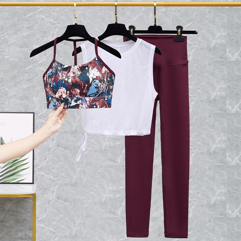 Moterų sporto jogos komplektas su integruota krūtinės pagalvėle ir kelnėmis — greitas džiūvimas, kvėpuojantis, ultra lengvas, drėgmės šalinimas