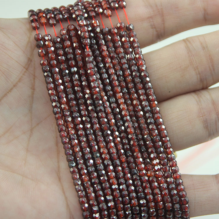 Abakus gyöngyök cirkonnal – etno stílus, őszi 2025 kiadás