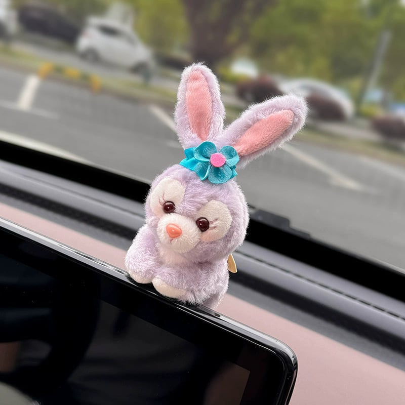 Automobilio vidaus dekoracija centrinio ekranui — pūkuota medžiaga, animacinio stiliaus, dekoratyvinis priedas