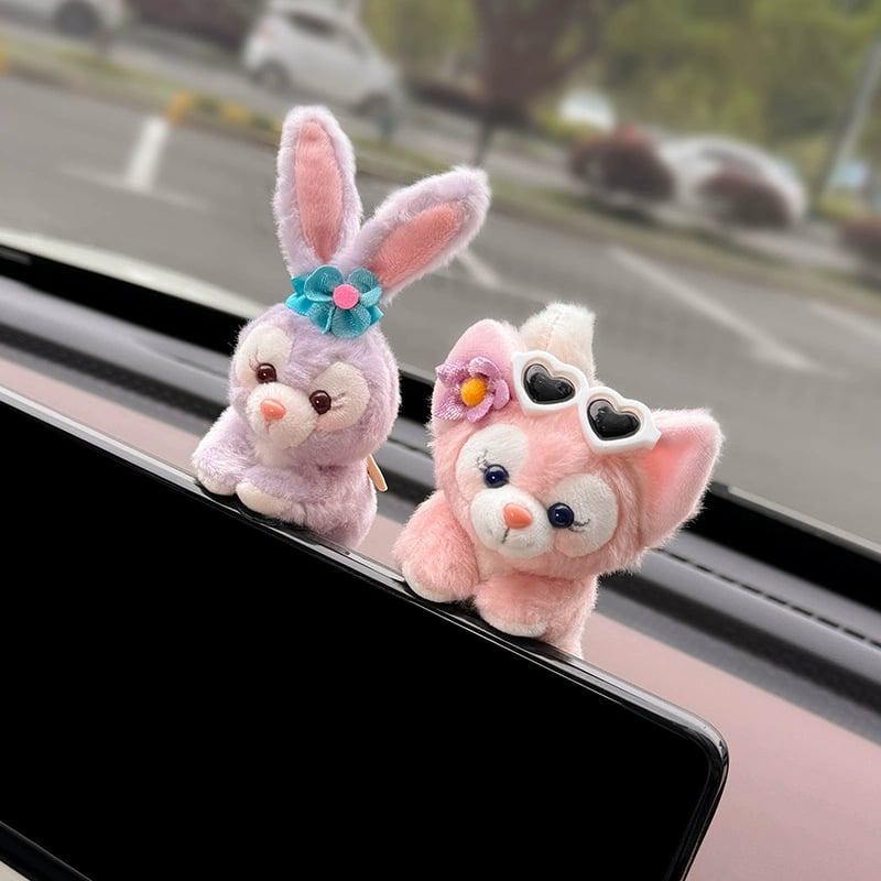 Automobilio vidaus dekoracija centrinio ekranui — pūkuota medžiaga, animacinio stiliaus, dekoratyvinis priedas