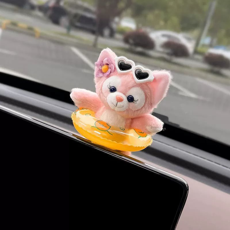 Automobilio vidaus dekoracija centrinio ekranui — pūkuota medžiaga, animacinio stiliaus, dekoratyvinis priedas