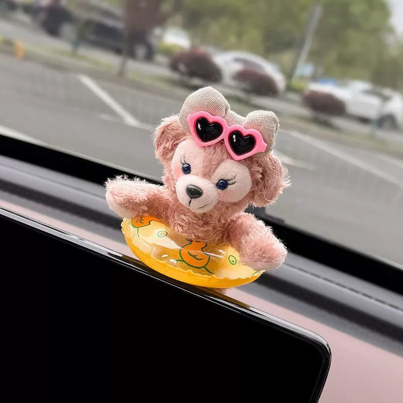 Automobilio vidaus dekoracija centrinio ekranui — pūkuota medžiaga, animacinio stiliaus, dekoratyvinis priedas