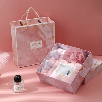 Trijų rankšluosčių dovanų rinkinys koralo veliūro dėžutėje, poliesteris 84,5% ir nailonas, prekinis ženklas Shulan duo, pritaikymas įmanomas