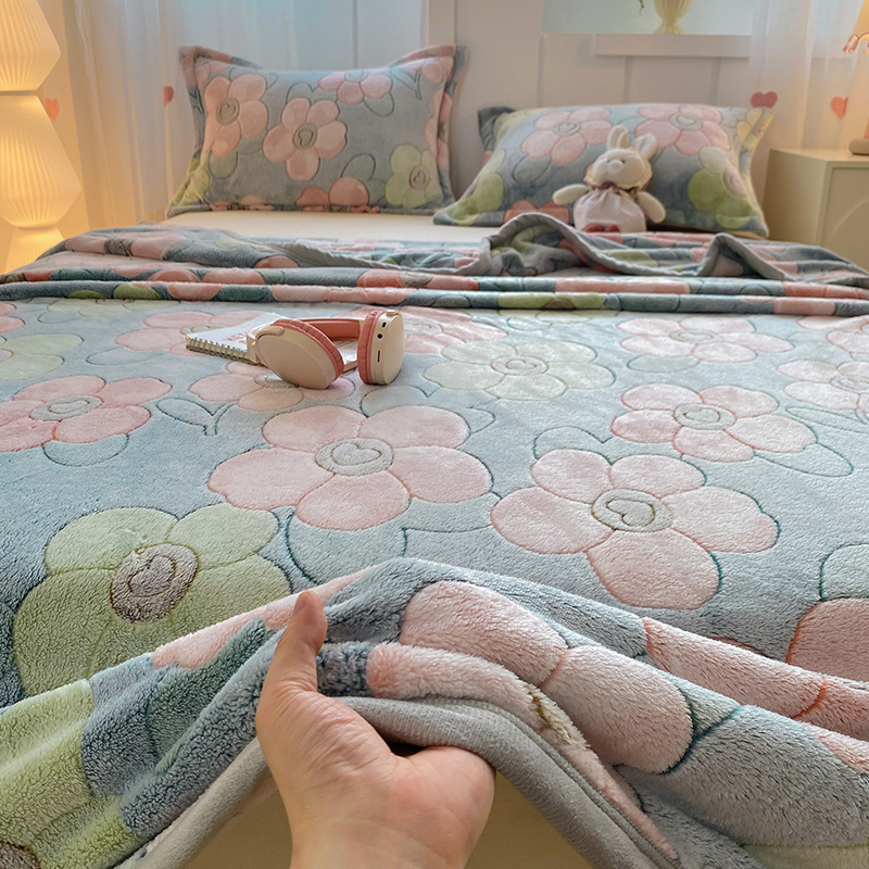 Hópelyhes plüss takaró — flanel anyagból, 500–800 g, rajzfilm mintával, őszi-téli használatra