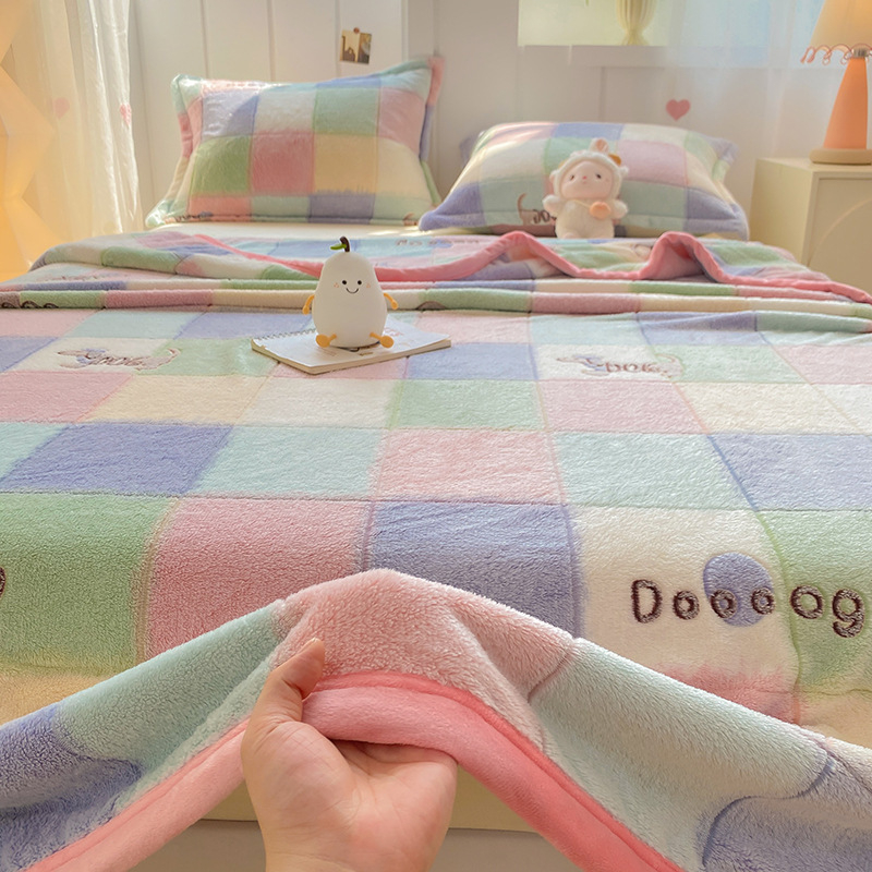 Hópelyhes plüss takaró — flanel anyagból, 500–800 g, rajzfilm mintával, őszi-téli használatra