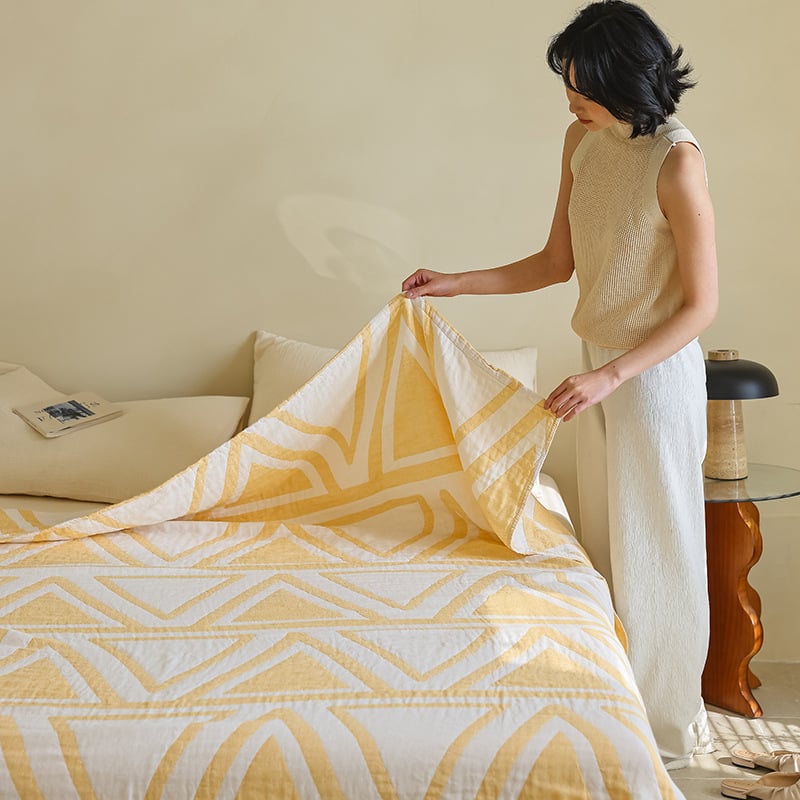 Kolm kihtiline gazepuuvillane tekk, geomeetriline muster, kaal 1000–1499 g, kõik aastaajad, kaasaegne minimalistlik stiil