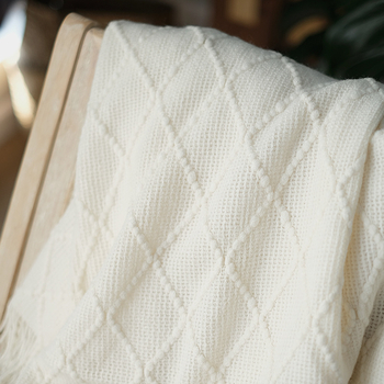 Akril jacquard kötött pléd, gyémánt mintázat, 250–350 g, tavasz–ősz, zsugorodás 2–3%