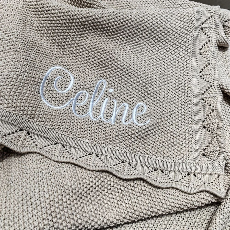 Dječja deka s izvezenim logom, pletena, unisex, otporna na vjetar, akrilna vlakna, 0,25 kg, za sve sezone