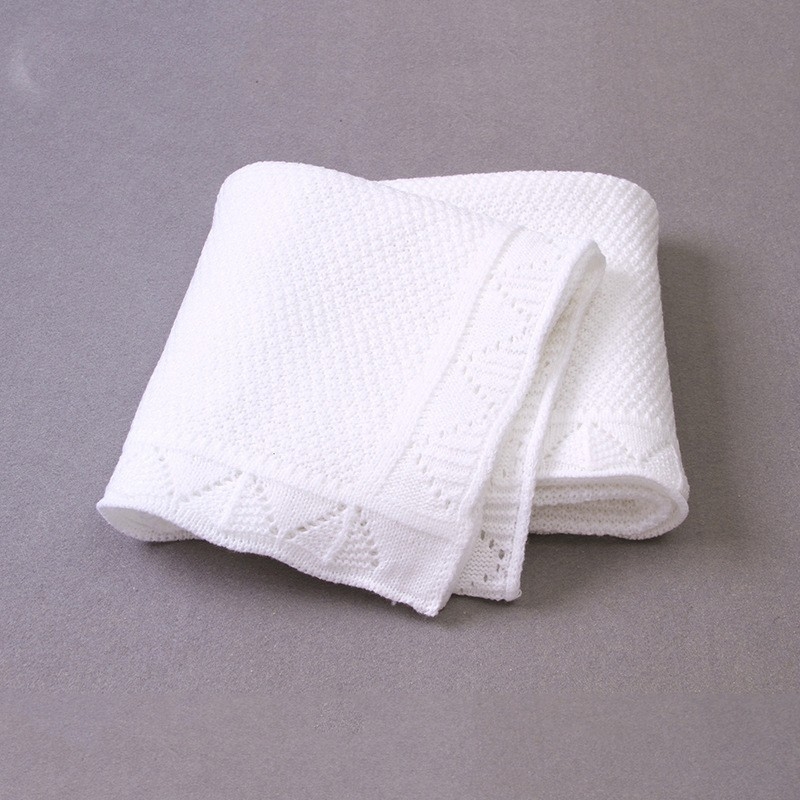 Dječja deka s izvezenim logom, pletena, unisex, otporna na vjetar, akrilna vlakna, 0,25 kg, za sve sezone