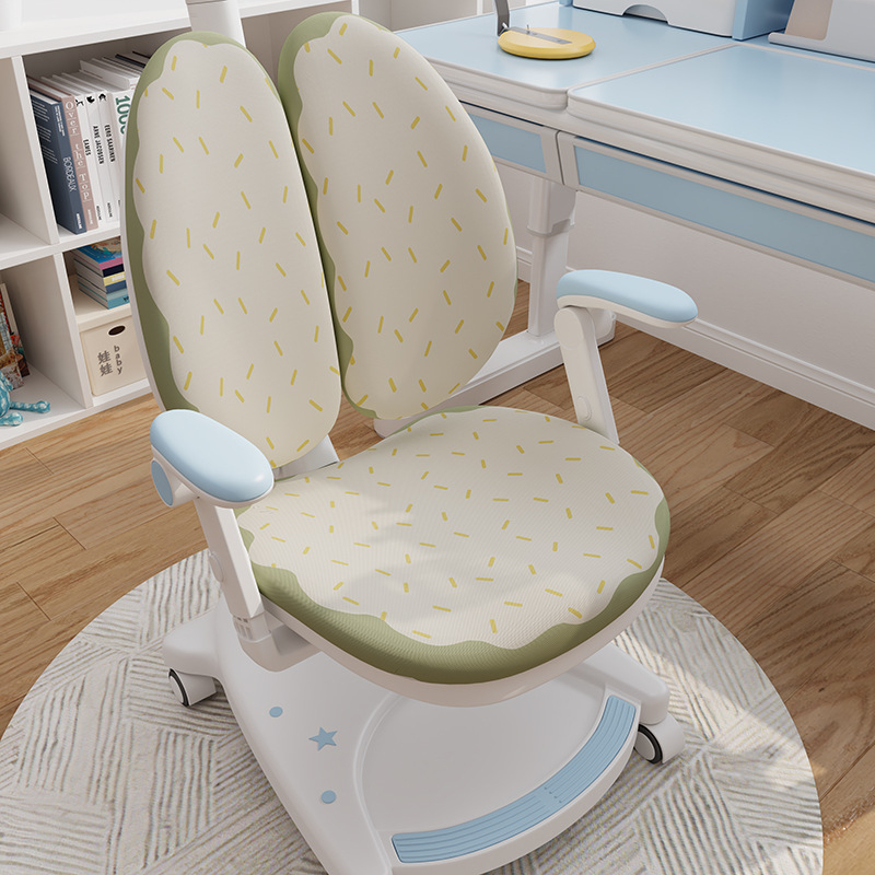 Gyerek tanuló székhez való huzat, szabálytalan forma, tej-selyem anyag, lélegző, porálló, színtartó, minimalista stílus, rajzfilm mintával