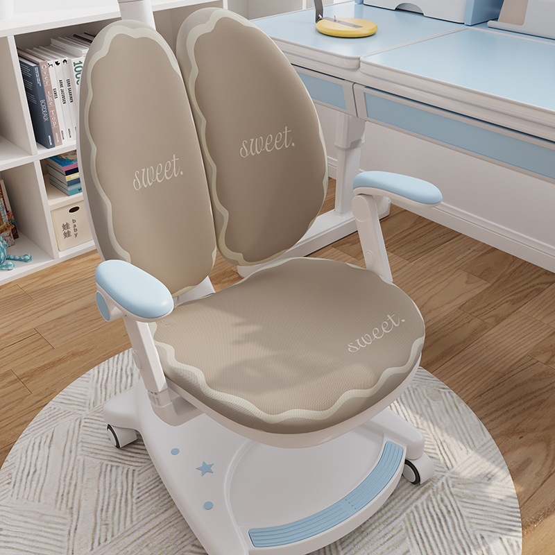 Gyerek tanuló székhez való huzat, szabálytalan forma, tej-selyem anyag, lélegző, porálló, színtartó, minimalista stílus, rajzfilm mintával