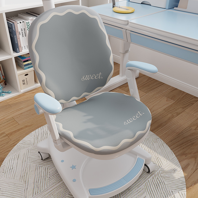 Gyerek tanuló székhez való huzat, szabálytalan forma, tej-selyem anyag, lélegző, porálló, színtartó, minimalista stílus, rajzfilm mintával