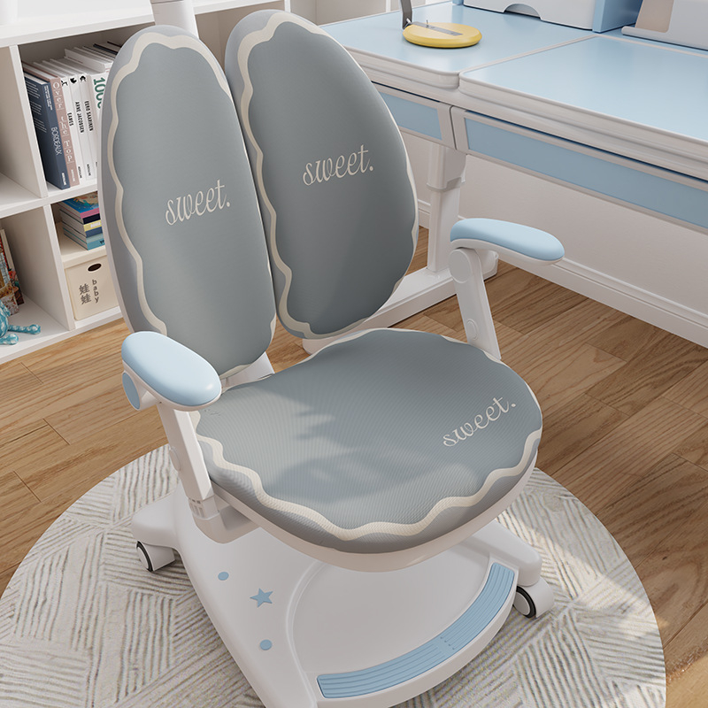 Gyerek tanuló székhez való huzat, szabálytalan forma, tej-selyem anyag, lélegző, porálló, színtartó, minimalista stílus, rajzfilm mintával