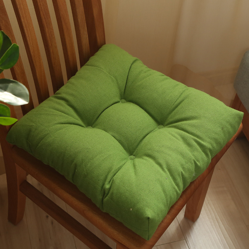 Biuro kėdės pagalvėlė iš kvėpuojančios medžiagos su sagtimi; užpildas 81-90%