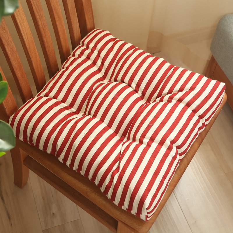 Biuro kėdės pagalvėlė iš kvėpuojančios medžiagos su sagtimi; užpildas 81-90%