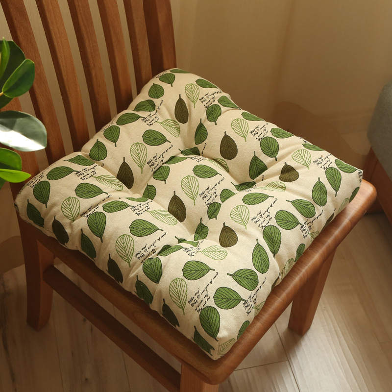 Biuro kėdės pagalvėlė iš kvėpuojančios medžiagos su sagtimi; užpildas 81-90%