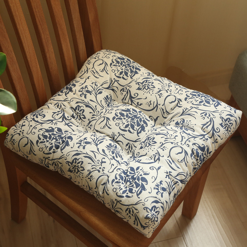 Biuro kėdės pagalvėlė iš kvėpuojančios medžiagos su sagtimi; užpildas 81-90%