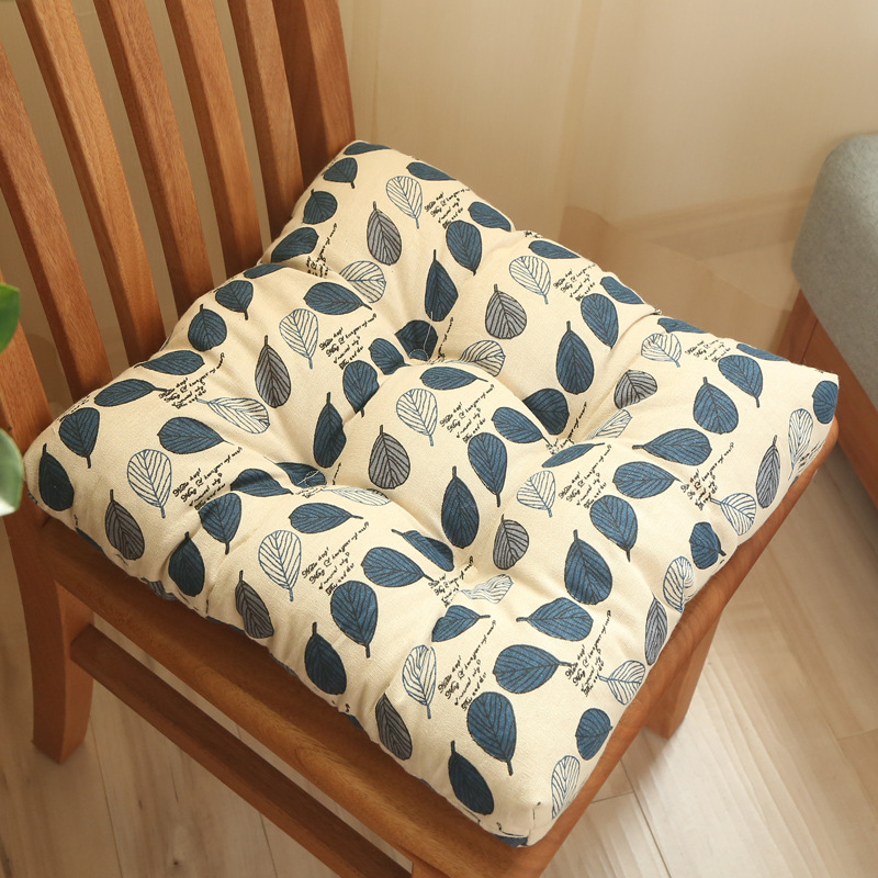 Biuro kėdės pagalvėlė iš kvėpuojančios medžiagos su sagtimi; užpildas 81-90%