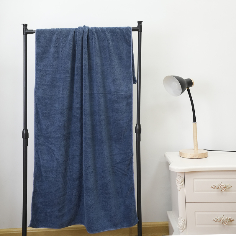 Kupaonski i plažni ručnik, coral fleece, upijajući i brzo sušenje, 100D, 80% poliester + 20% poliamid, 200–300 g, prilagođavanje dostupno