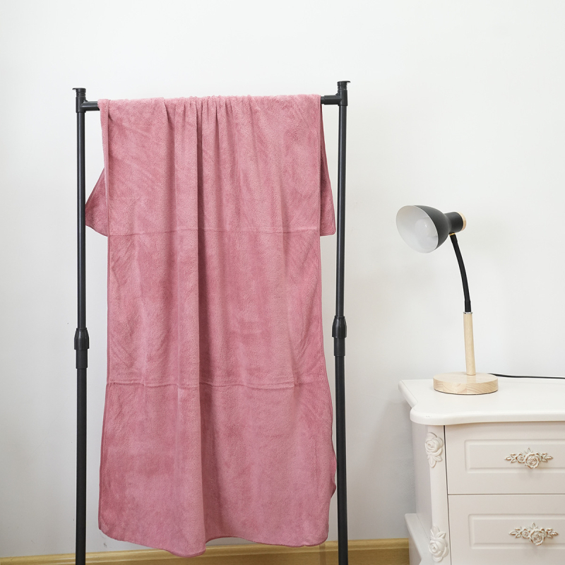 Kupaonski i plažni ručnik, coral fleece, upijajući i brzo sušenje, 100D, 80% poliester + 20% poliamid, 200–300 g, prilagođavanje dostupno