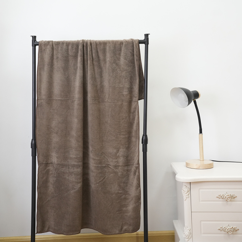 Kupaonski i plažni ručnik, coral fleece, upijajući i brzo sušenje, 100D, 80% poliester + 20% poliamid, 200–300 g, prilagođavanje dostupno