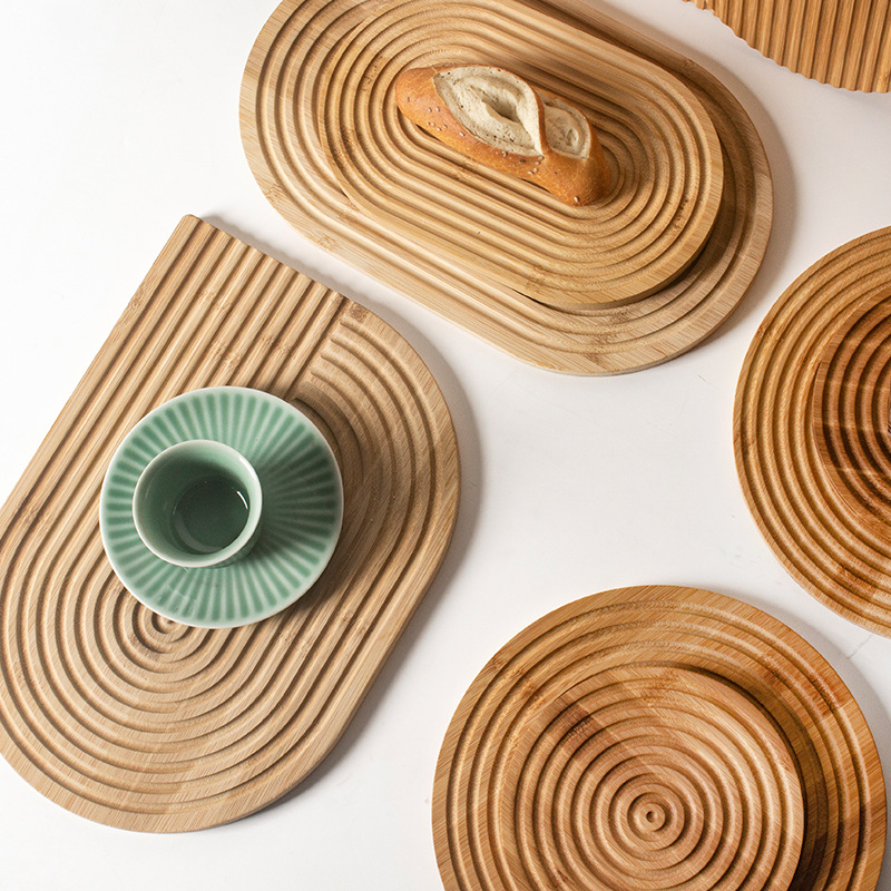 Bambusni pladanj za čaj s nepravilnim rubom i uzorkom vodnih valova, moderan minimalistički dizajn, pogodan za čaj, kavu, kruh i peciva