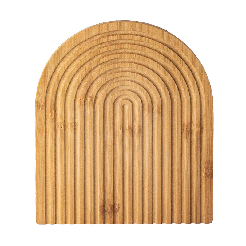 Bambusni pladanj za čaj s nepravilnim rubom i uzorkom vodnih valova, moderan minimalistički dizajn, pogodan za čaj, kavu, kruh i peciva